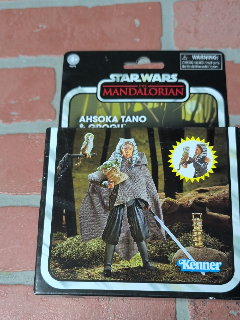 Star Wars The Mandalorian Ahsoka Tano & Grogu Kenner Figure - Gray & Black